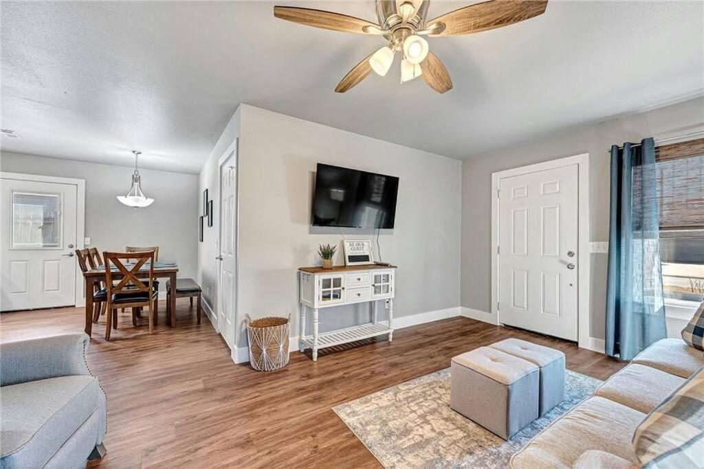 House Of Charm! Bike Trails & New Walmart Hq Villa Bentonville Bagian luar foto