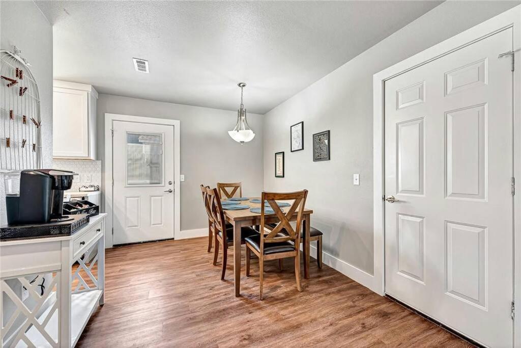 House Of Charm! Bike Trails & New Walmart Hq Villa Bentonville Bagian luar foto