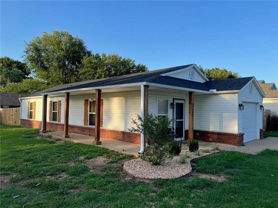 House Of Charm! Bike Trails & New Walmart Hq Villa Bentonville Bagian luar foto